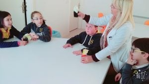 RENKLİ YAPRAKLAR DENEYİ